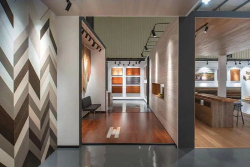 走進(jìn)超級(jí)工廠 張亞飛走進(jìn)光益地板總部 深入探索高端定制美學(xué)